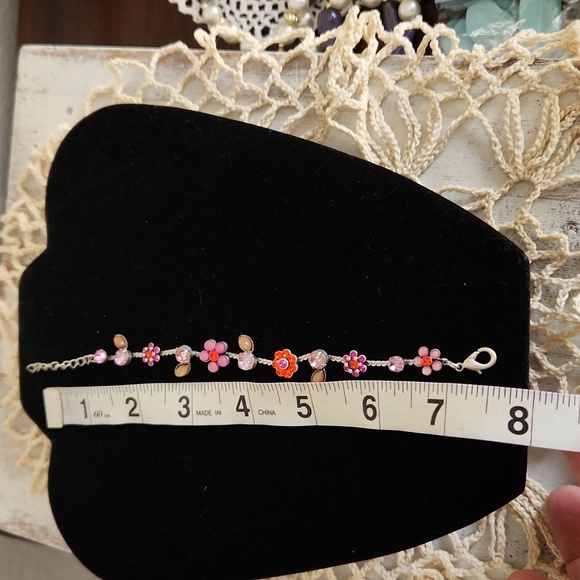 Bracelet, Vintage, 8 inches, pink, red flowers 🌹 - Picture 3 of 3